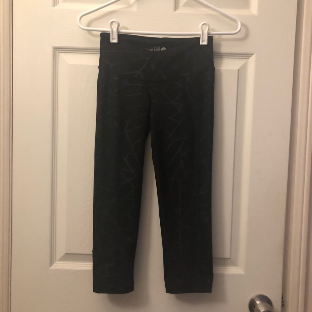 Old Navy active crop compression leggings size xs